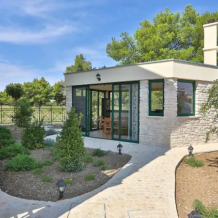 بيت للعطل V&v *