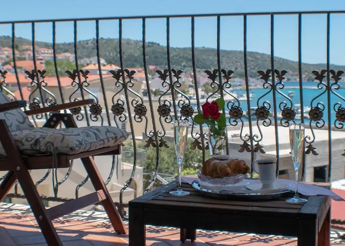 V&v * Rogoznica (Sibenik-Knin)